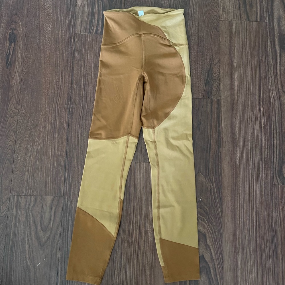 Lululemon Aligns size 2